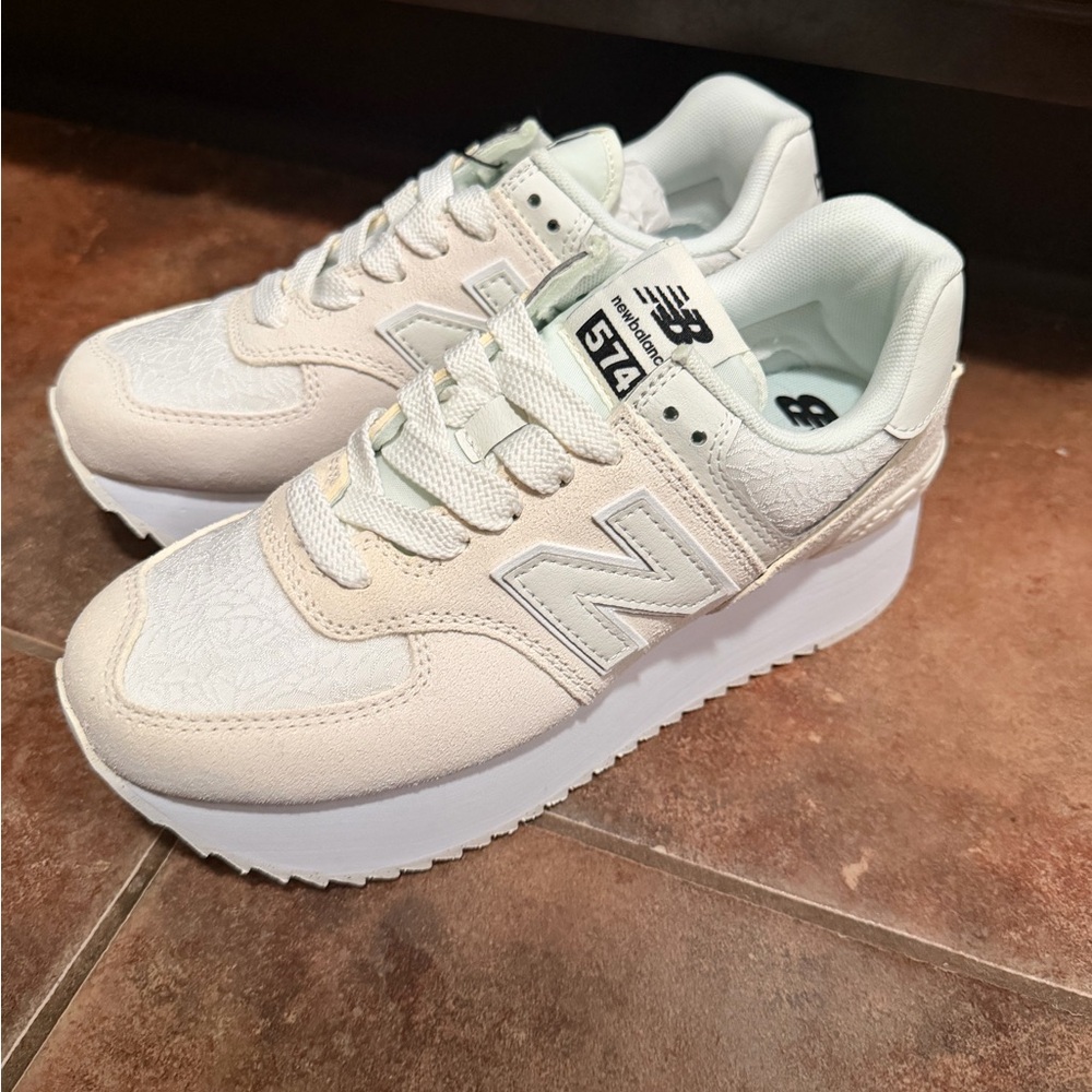 NEW BALANCE WMNS 574+ SEA SALT BLACK